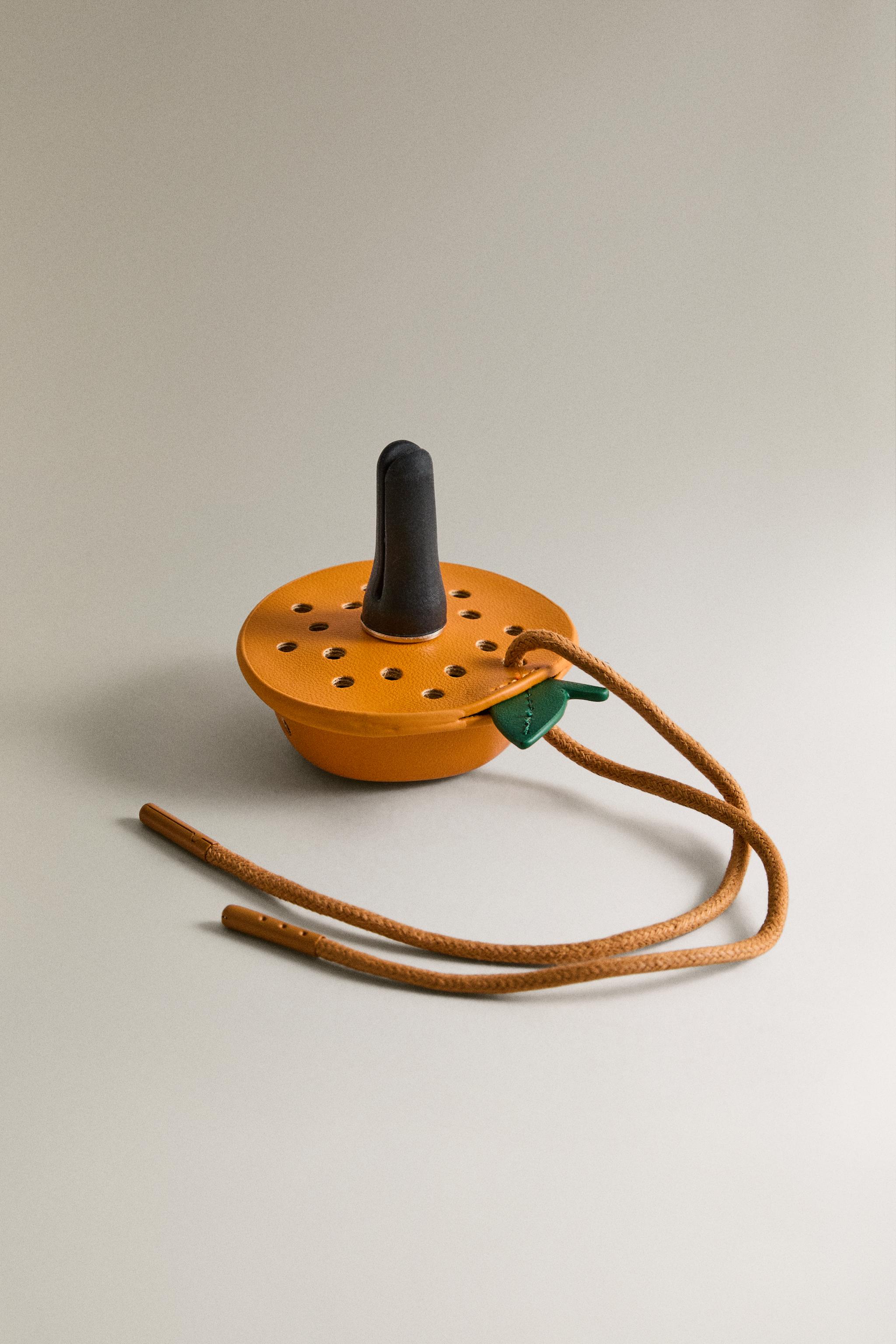 FLEUR DE MANDARINE CAR AND CLOSET AIR FRESHENER